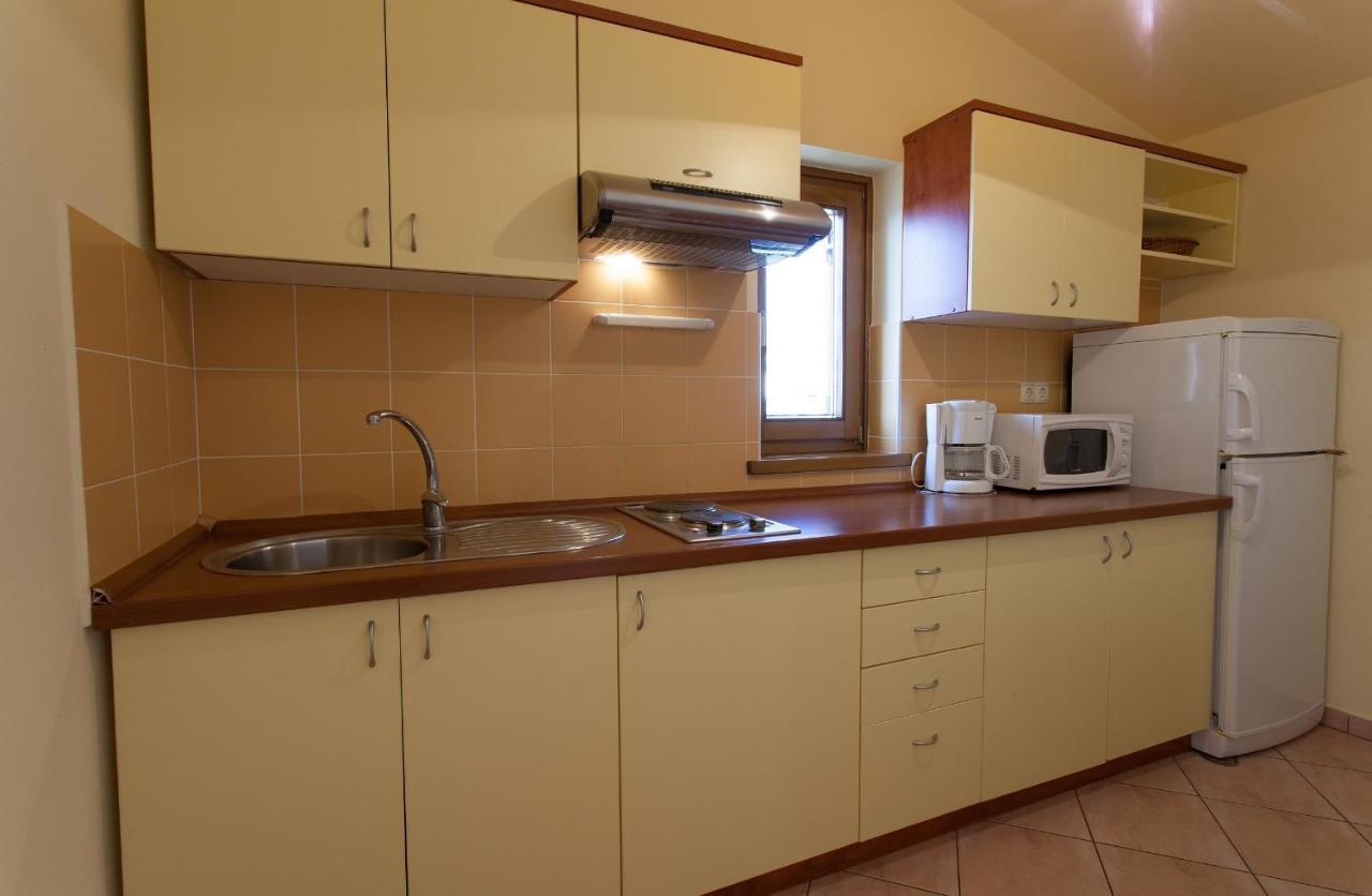 Apartman Vjekoslav Krk Town Exterior foto
