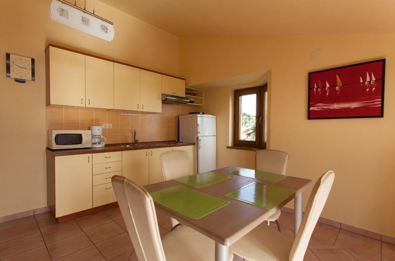 Apartman Vjekoslav Krk Town Exterior foto
