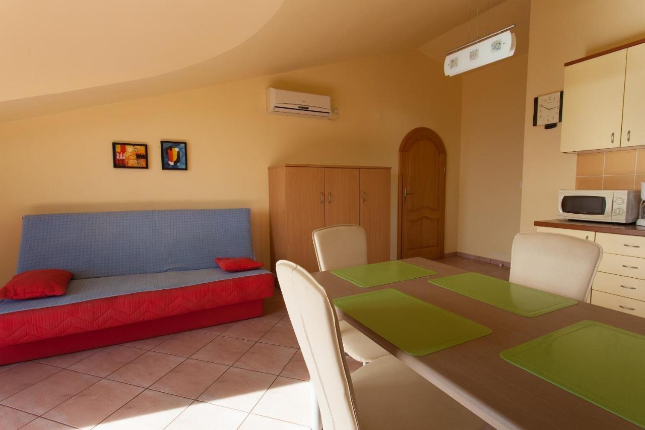 Apartman Vjekoslav Krk Town Exterior foto